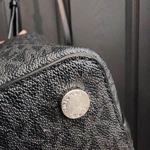 Michael Kors Kimberly Bucket Crossbody Bag - Picture 7 of 16